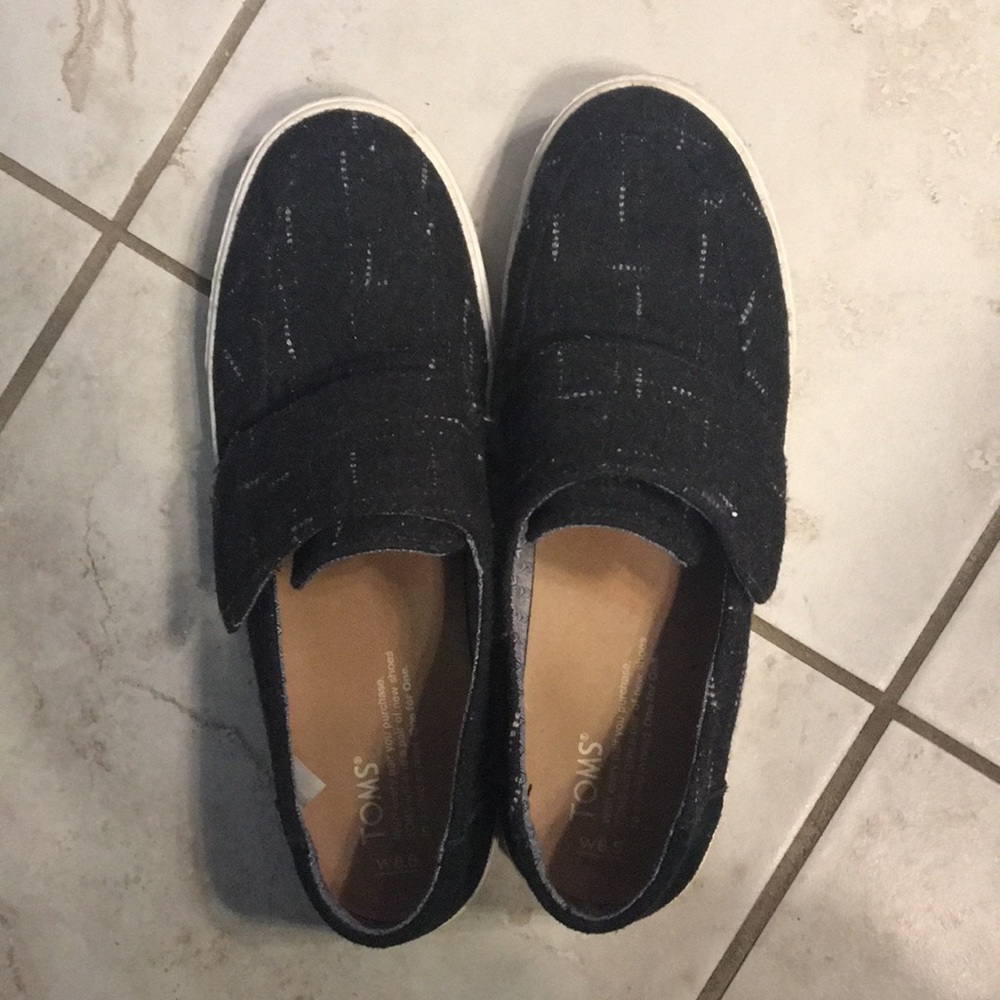 TOMS black casual shoes